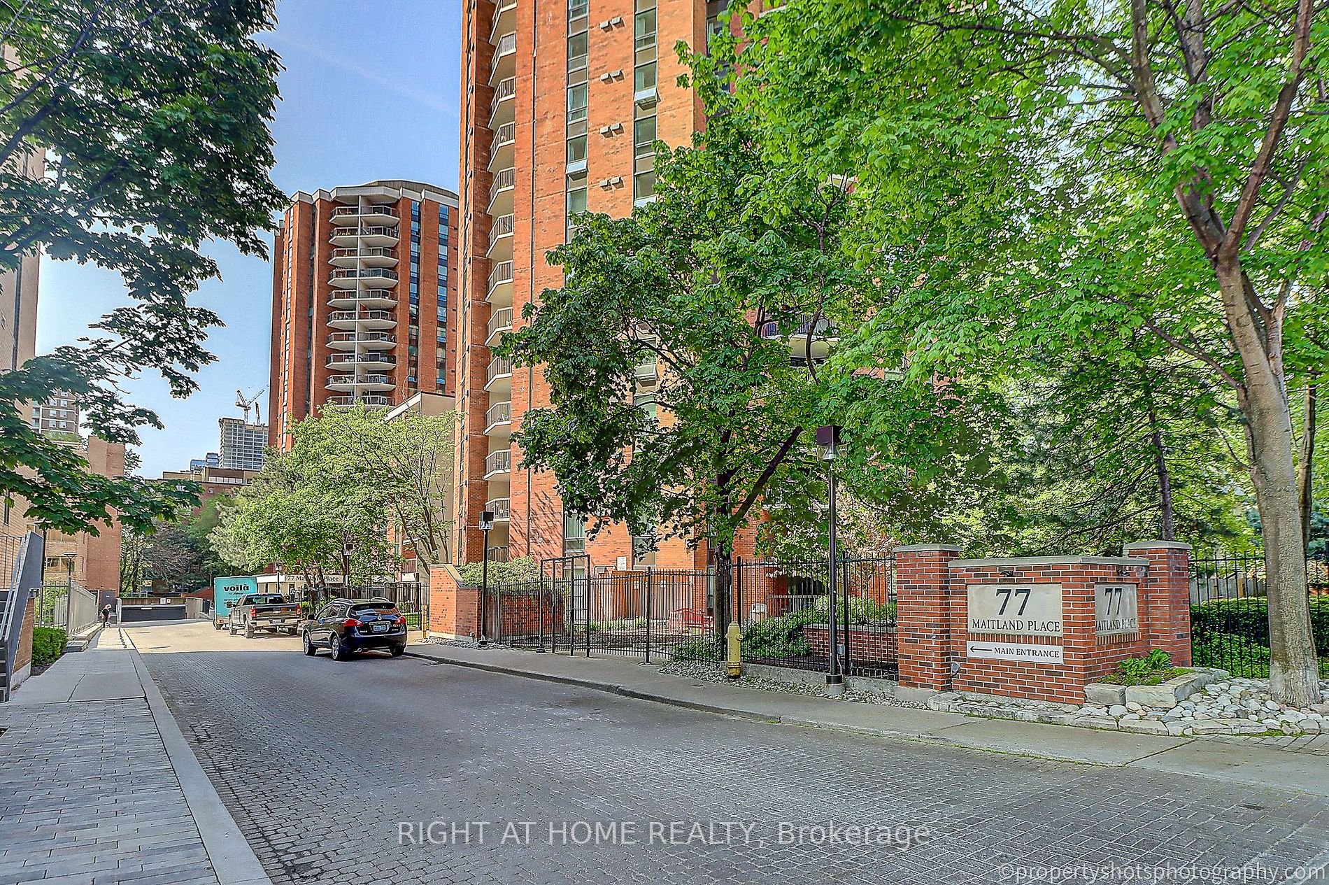 77 Maitland Pl, #1703
