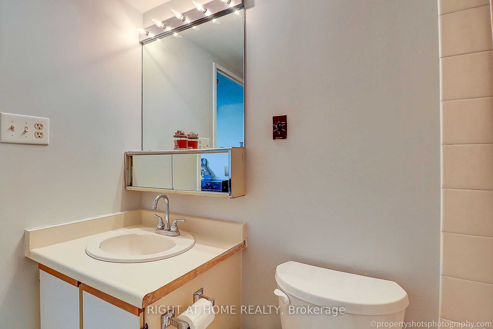 77 Maitland Pl, #1703