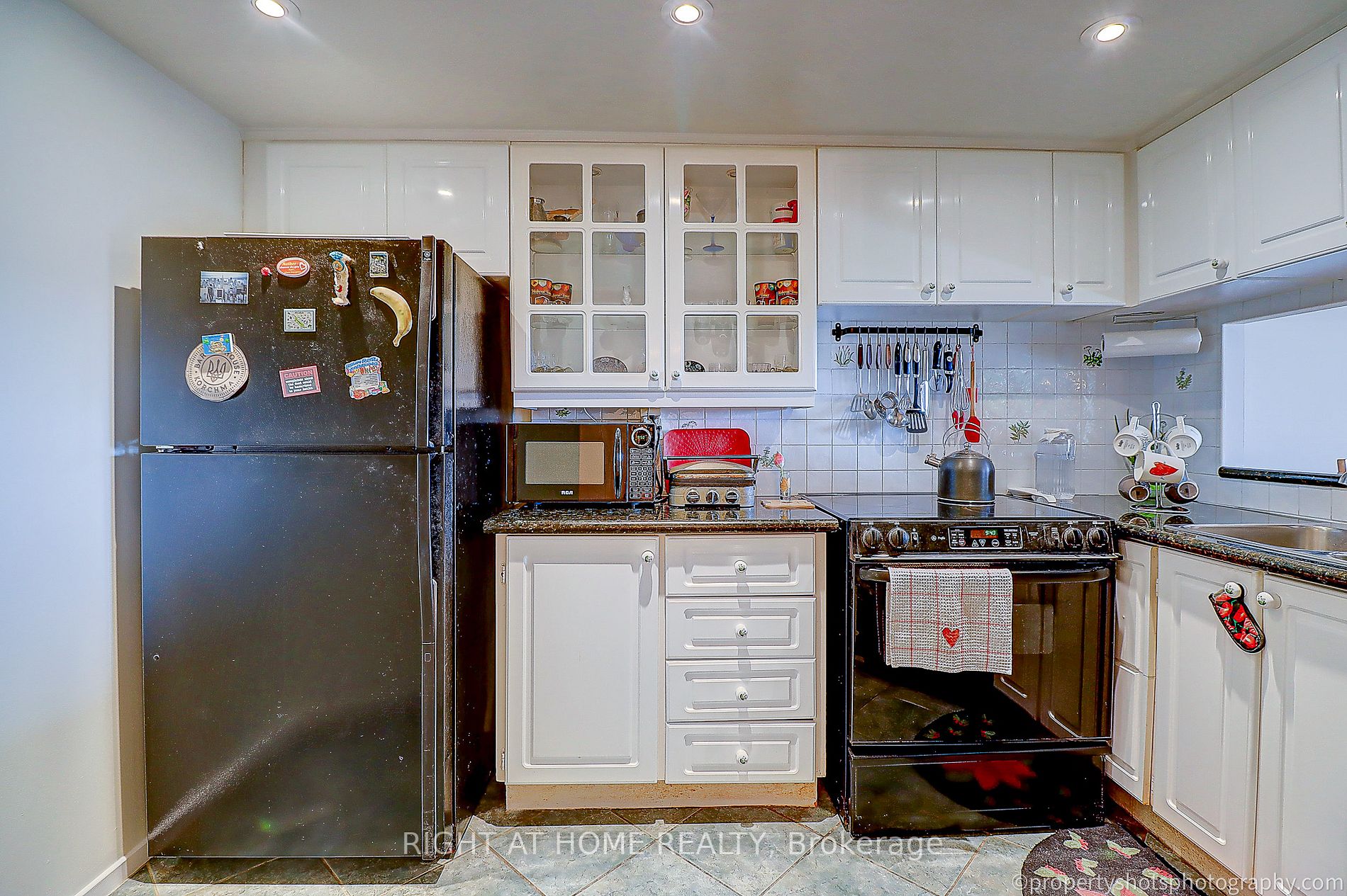 77 Maitland Pl, #1703