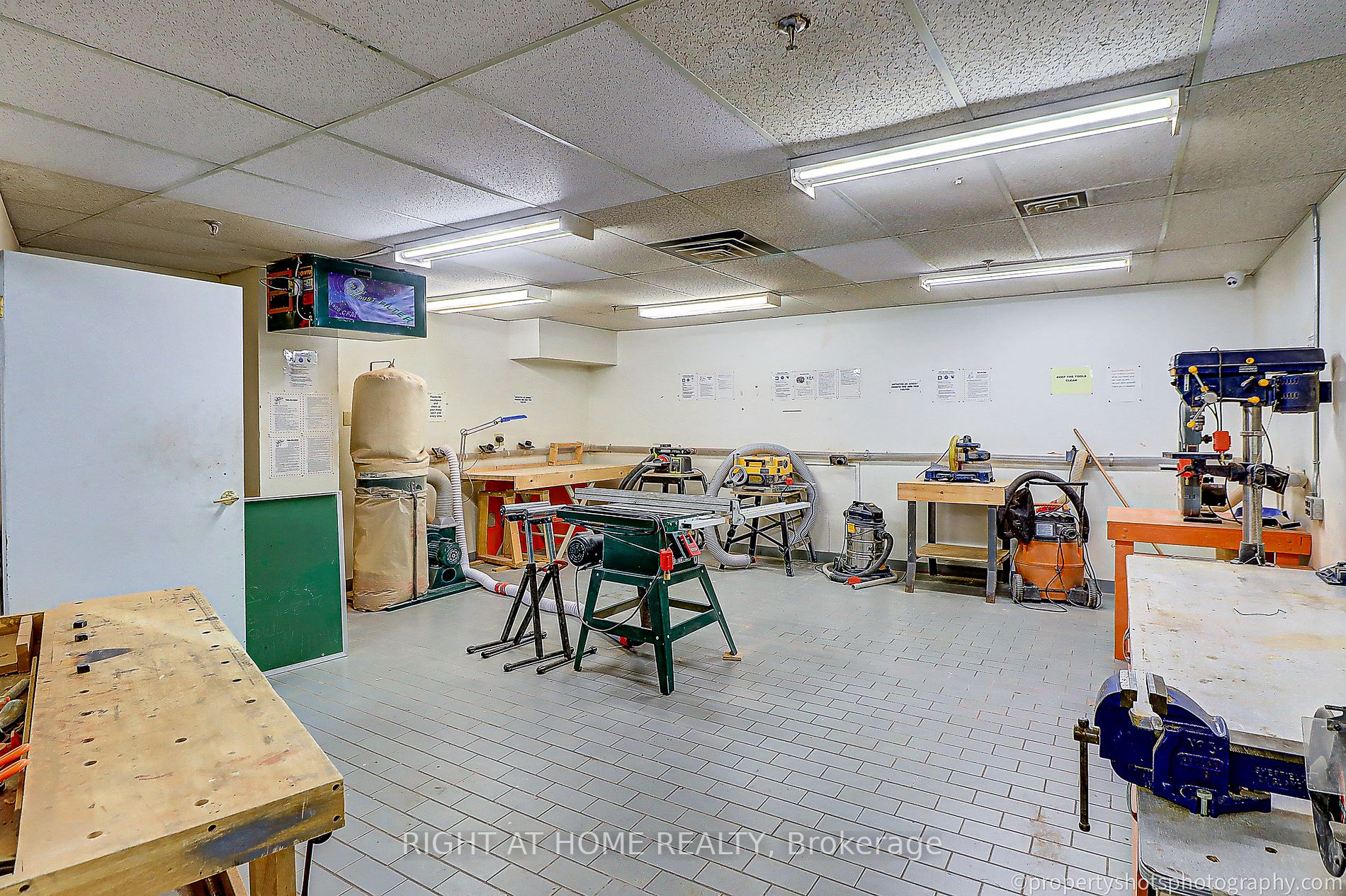 77 Maitland Pl, #1703