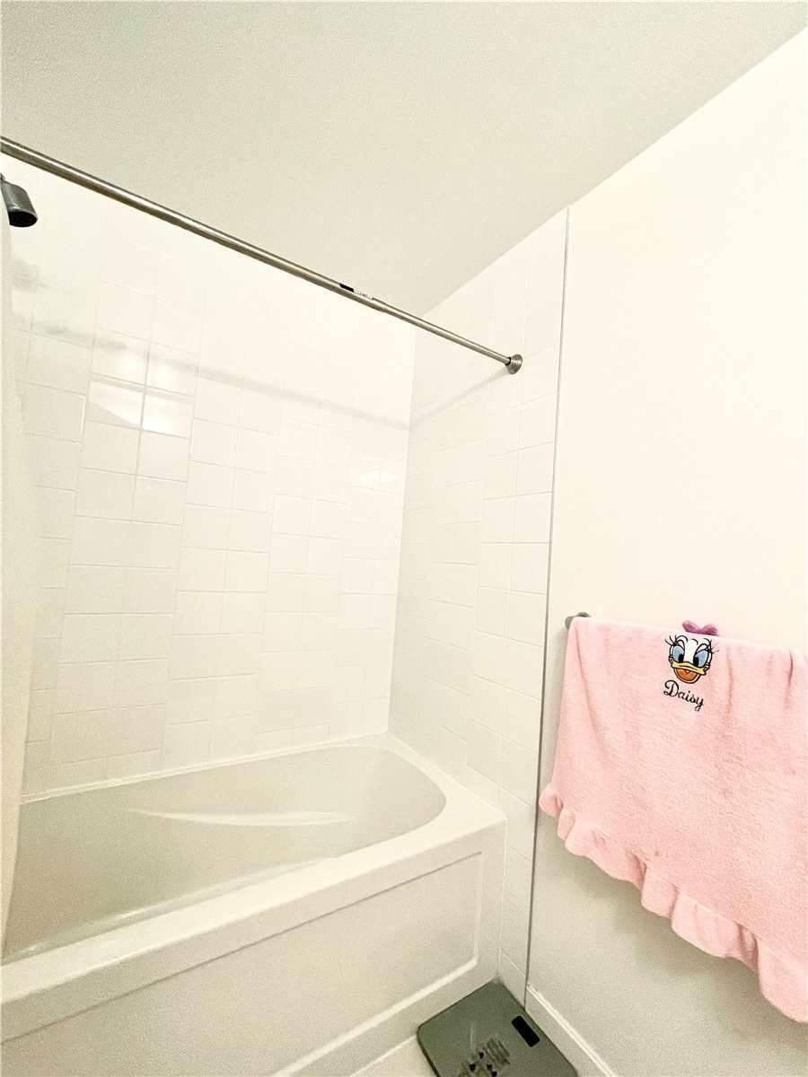 52 Forest Manor Rd, #904