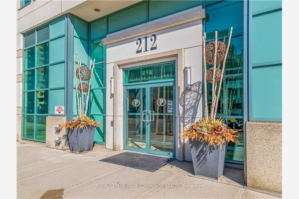 212 Eglinton Ave E, Toronto