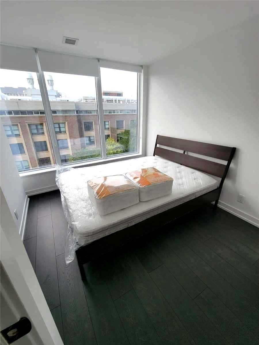 203 College St, #506