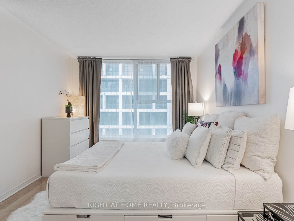 222 The Esplanade, #1006