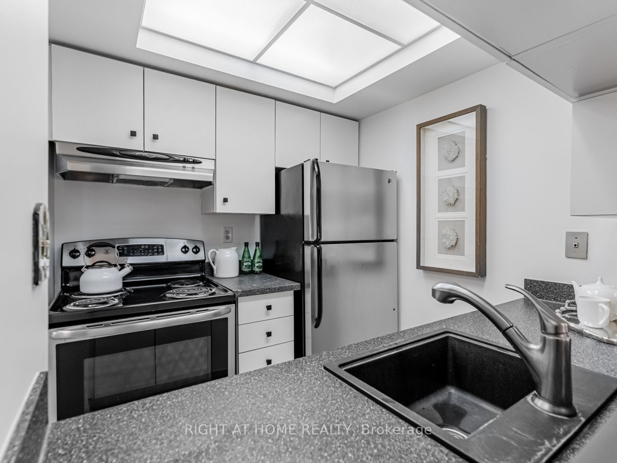 222 The Esplanade, #1006