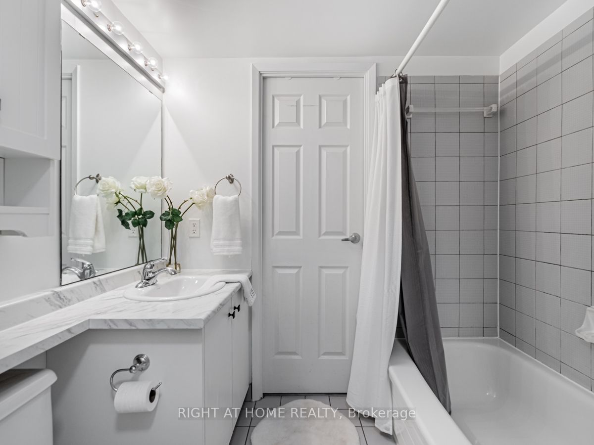 222 The Esplanade, #1006