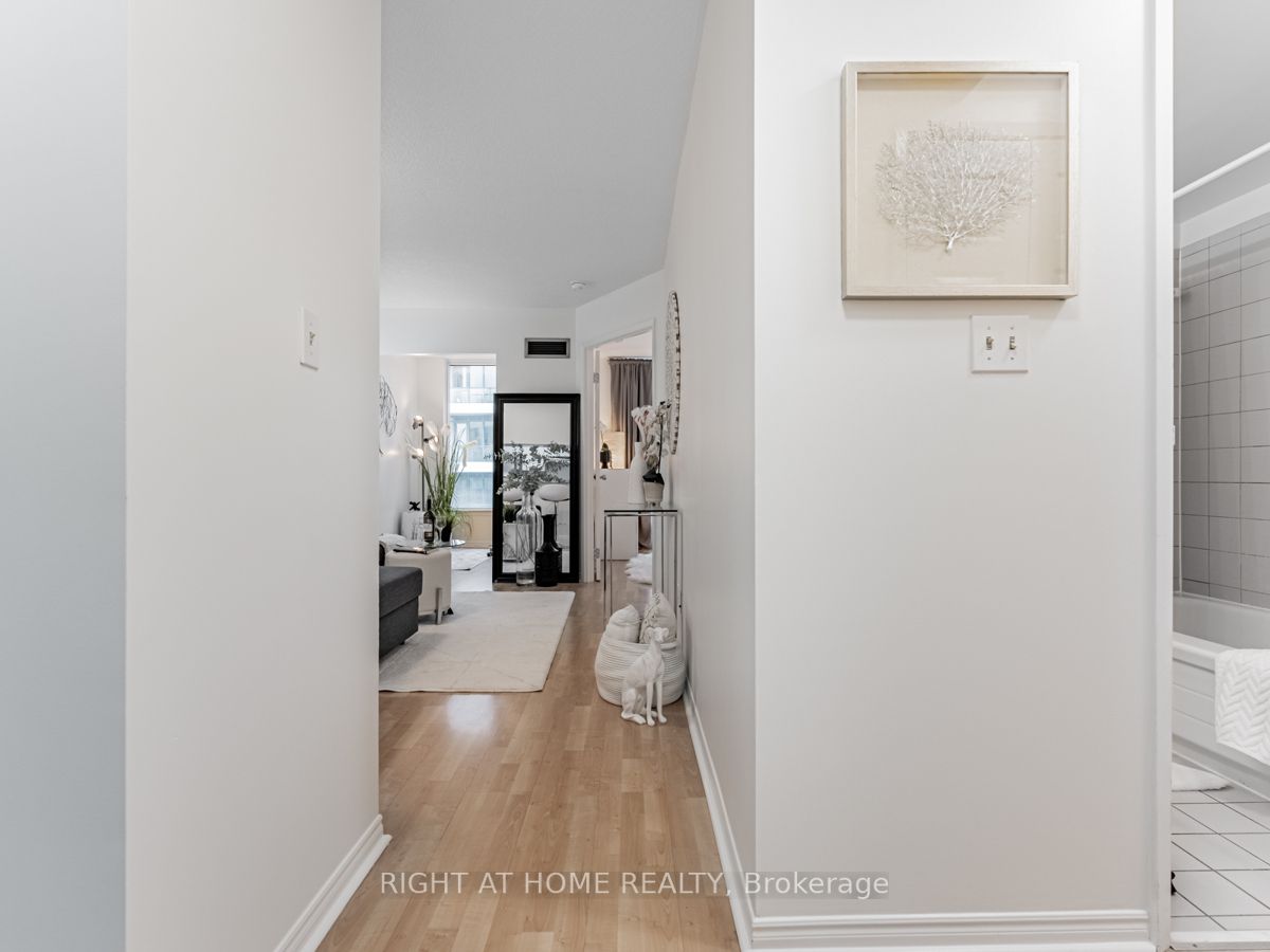 222 The Esplanade, #1006