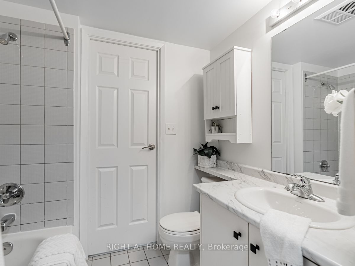 222 The Esplanade, #1006