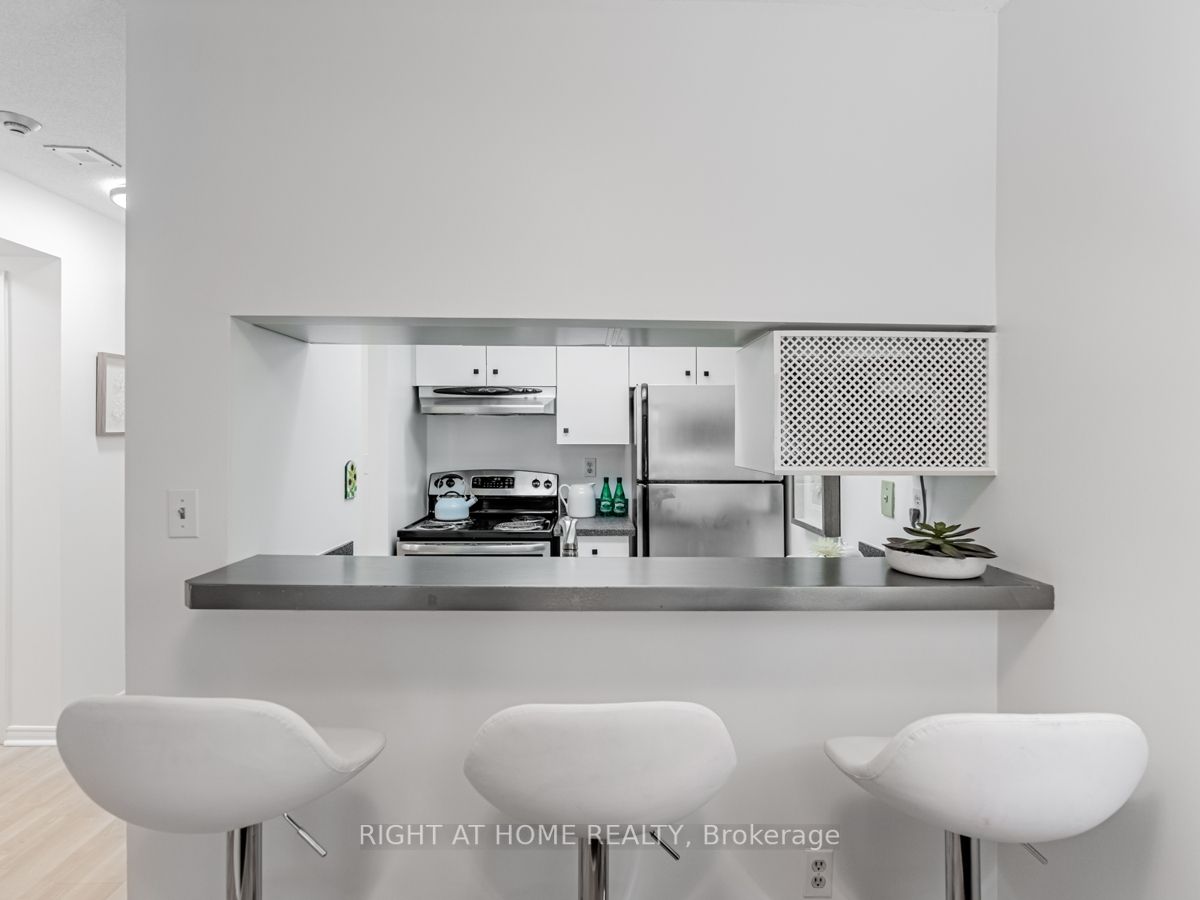 222 The Esplanade, #1006