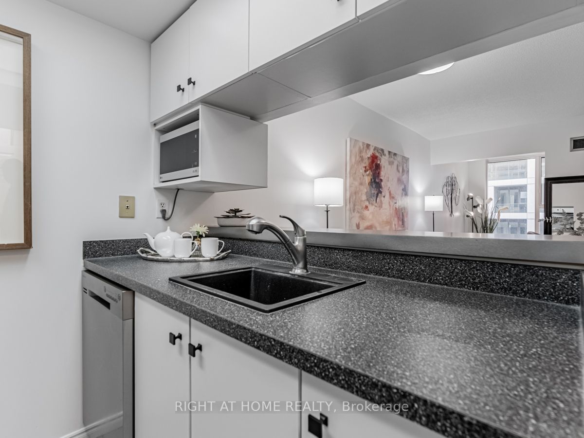 222 The Esplanade, #1006