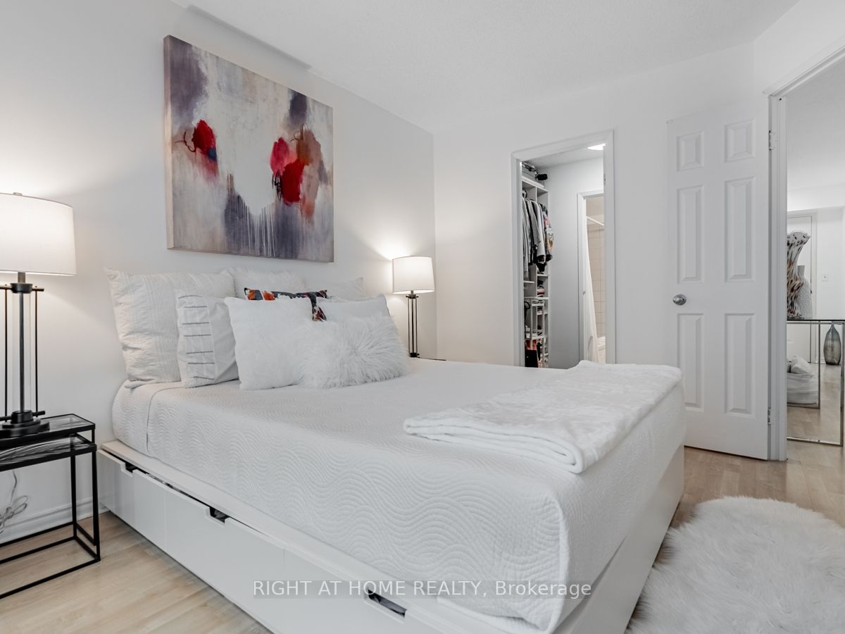 222 The Esplanade, #1006