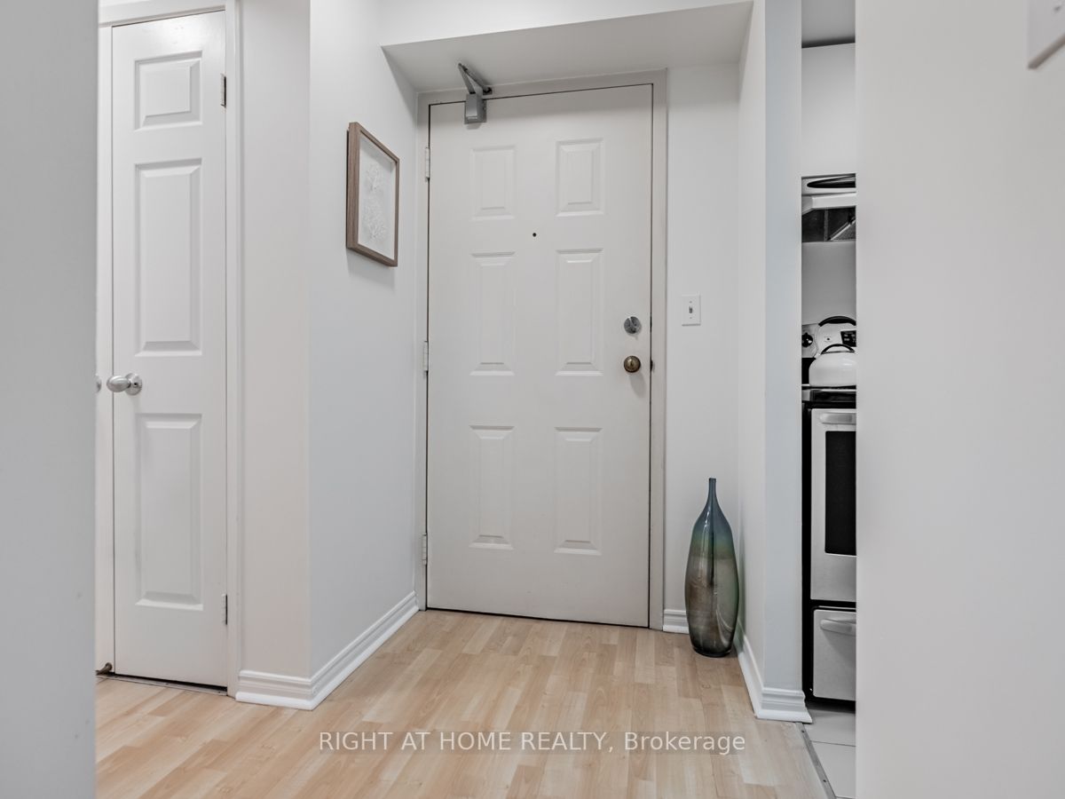 222 The Esplanade, #1006