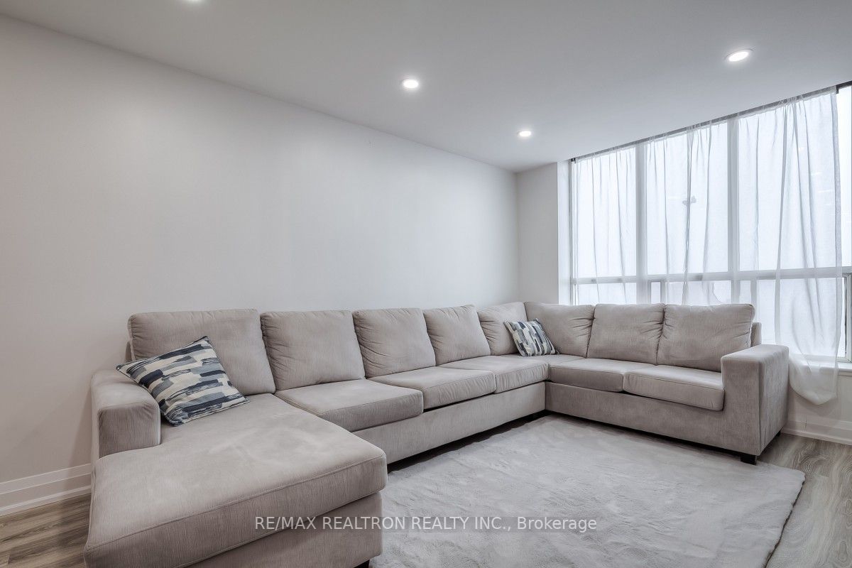 21 Overlea Blvd, #1405