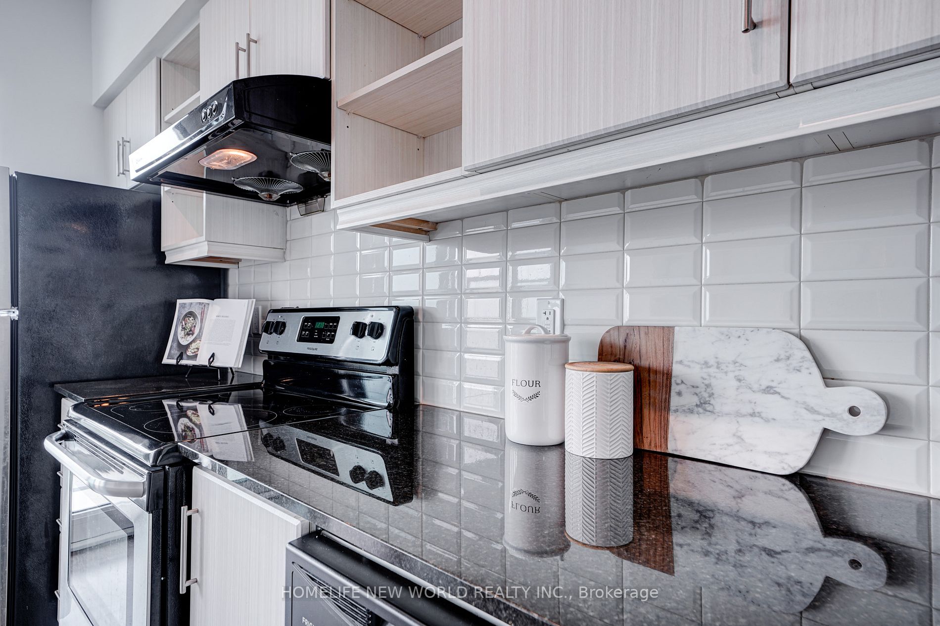 160 Vanderhoof Ave, #1111
