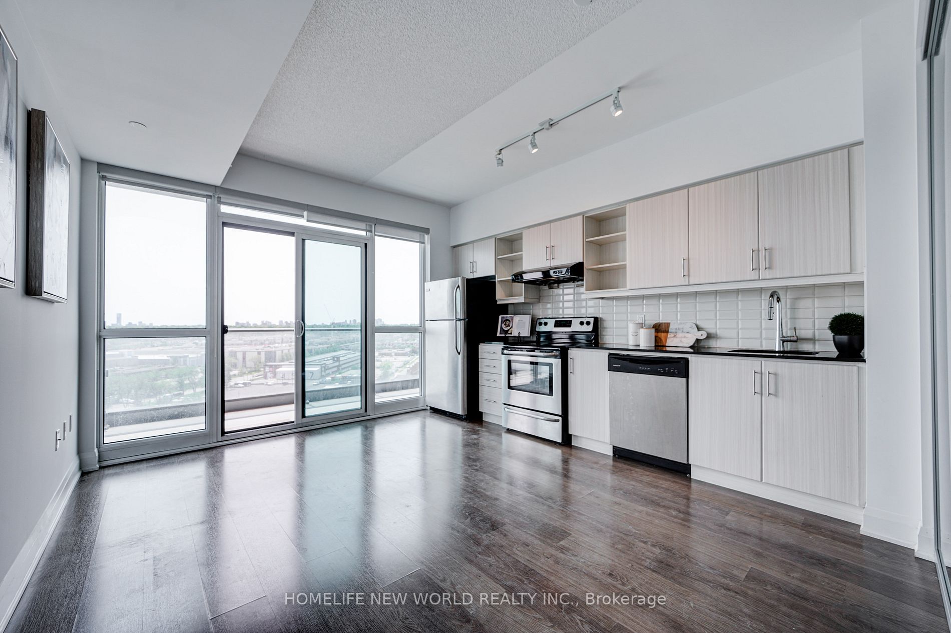 160 Vanderhoof Ave, #1111