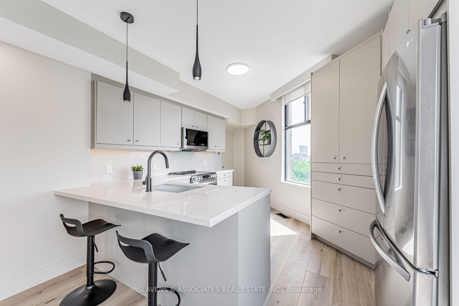 423 Avenue Rd, #9