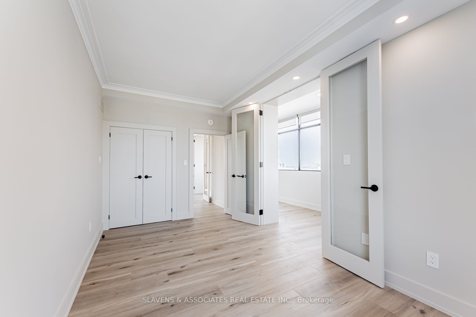423 Avenue Rd, #9