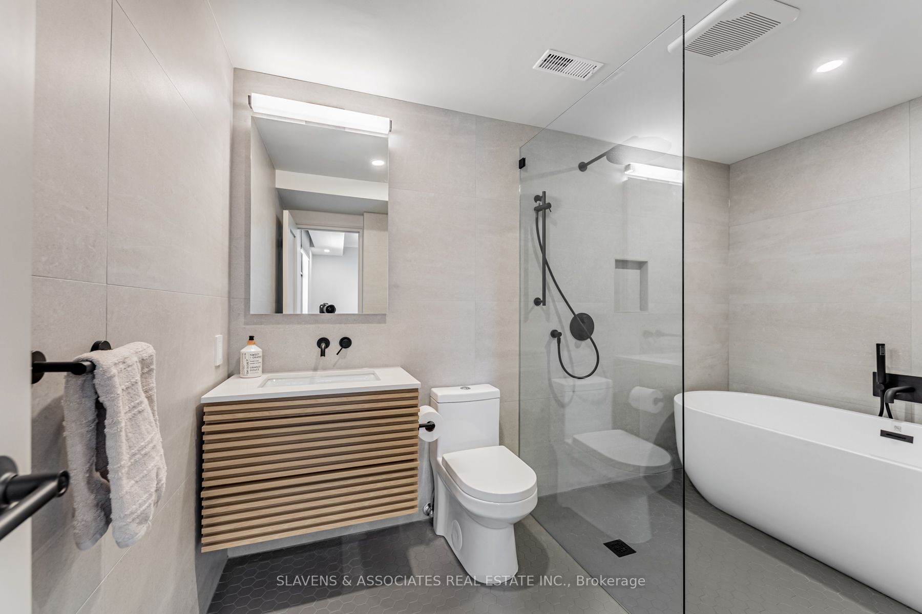423 Avenue Rd, #9