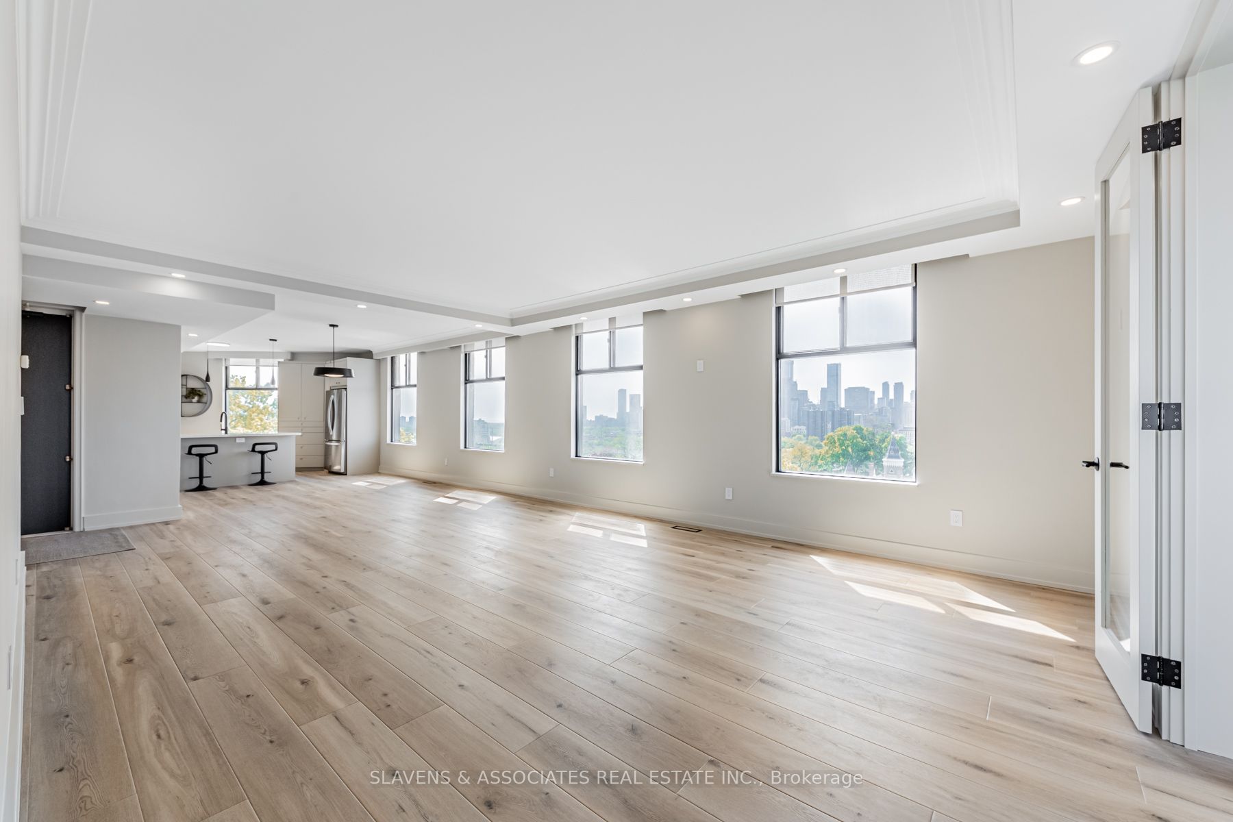 423 Avenue Rd, #9