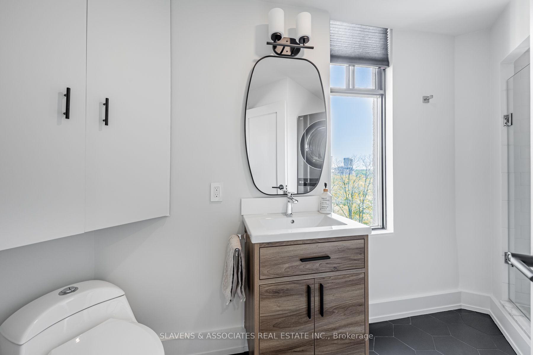 423 Avenue Rd, #9