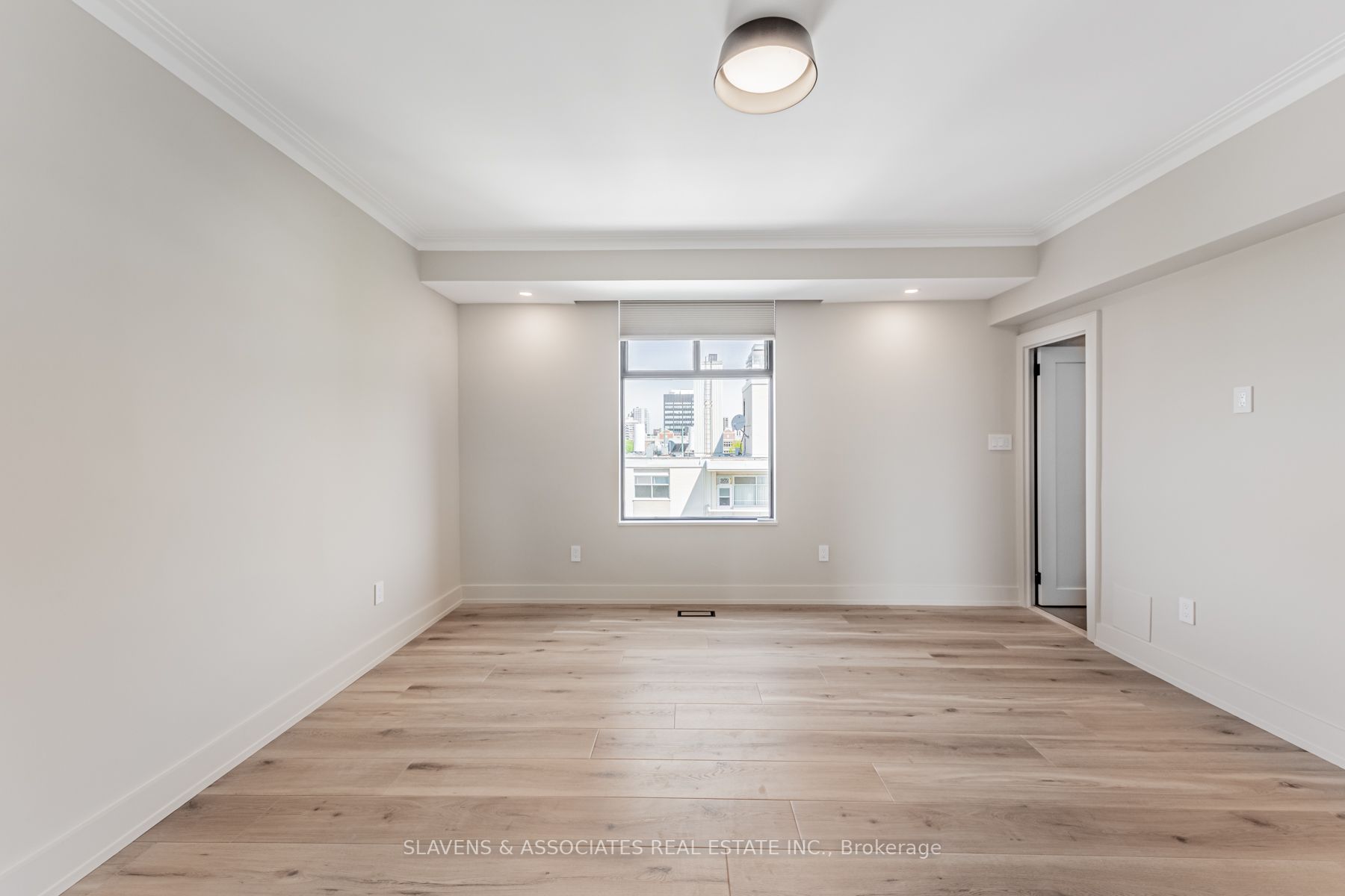 423 Avenue Rd, #9