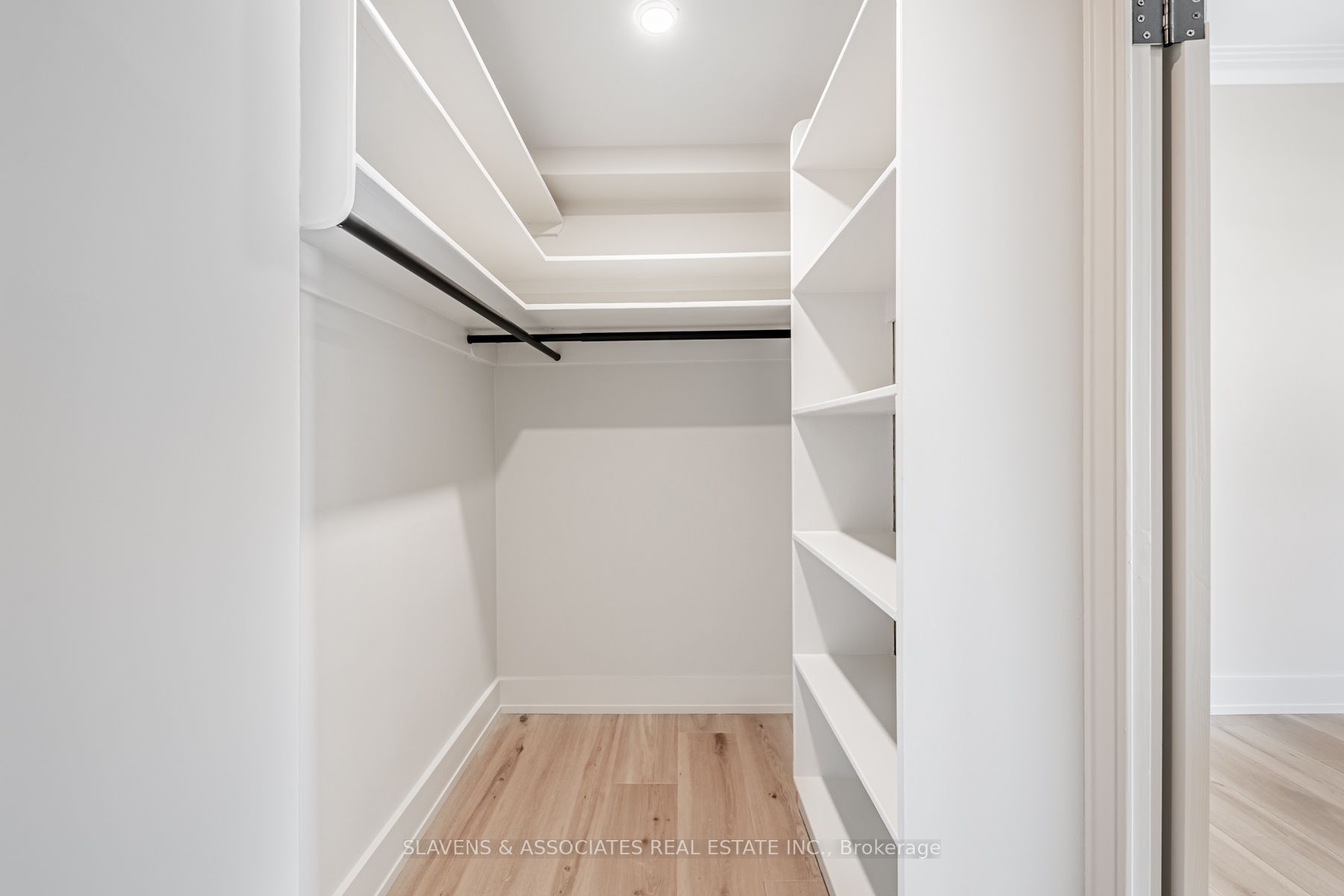 423 Avenue Rd, #9