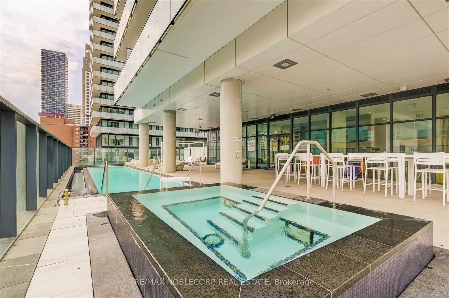 185 Roehampton Avenue, #2012