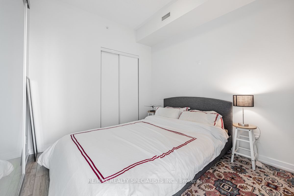 150 East Liberty St, #1709