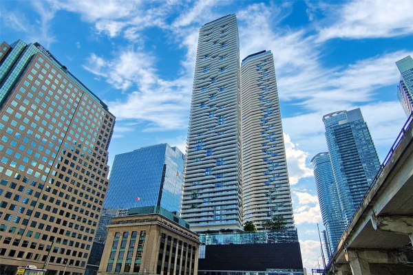 100 Harbour St, Toronto