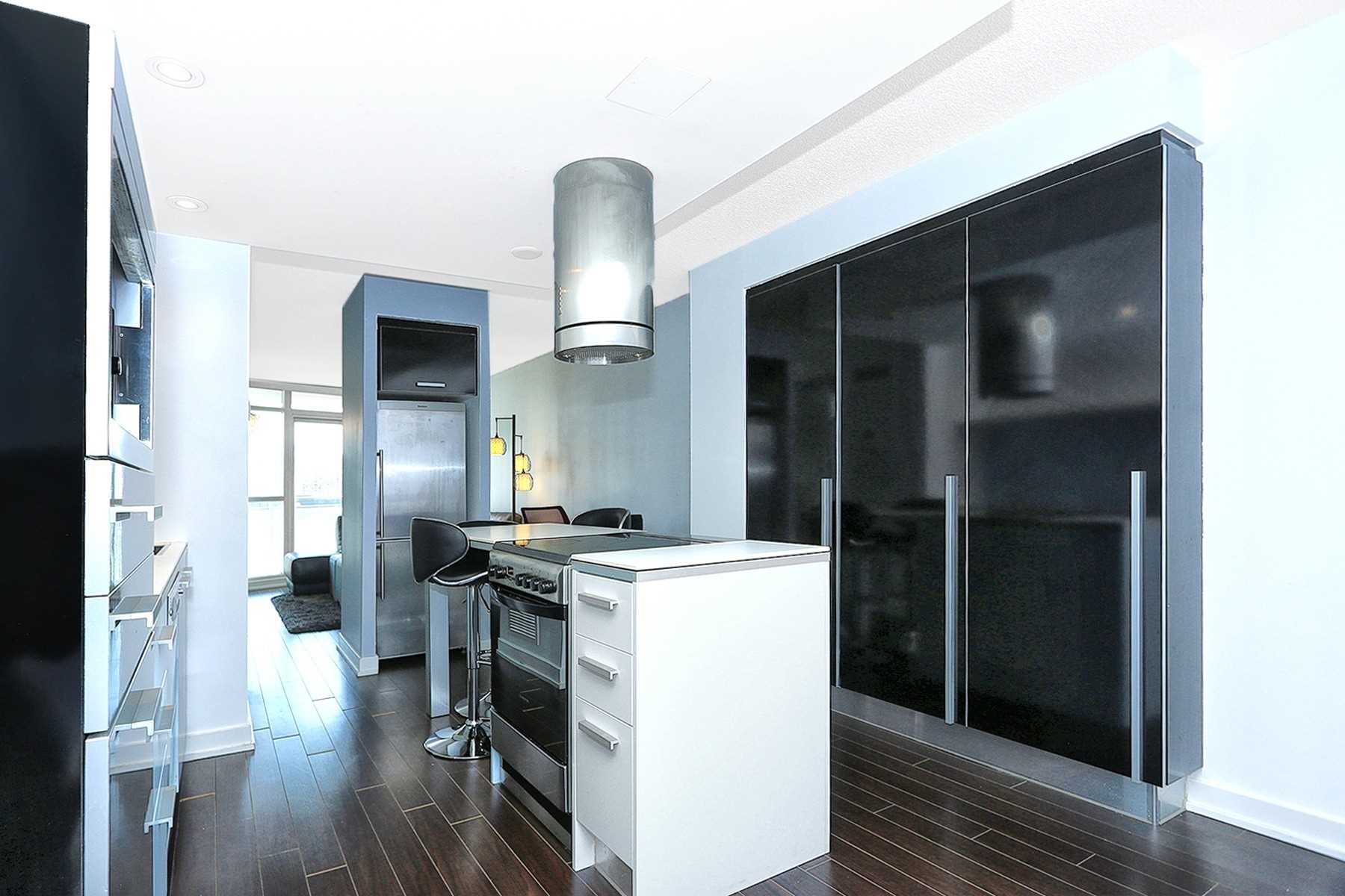 38 Dan Leckie Way, #909