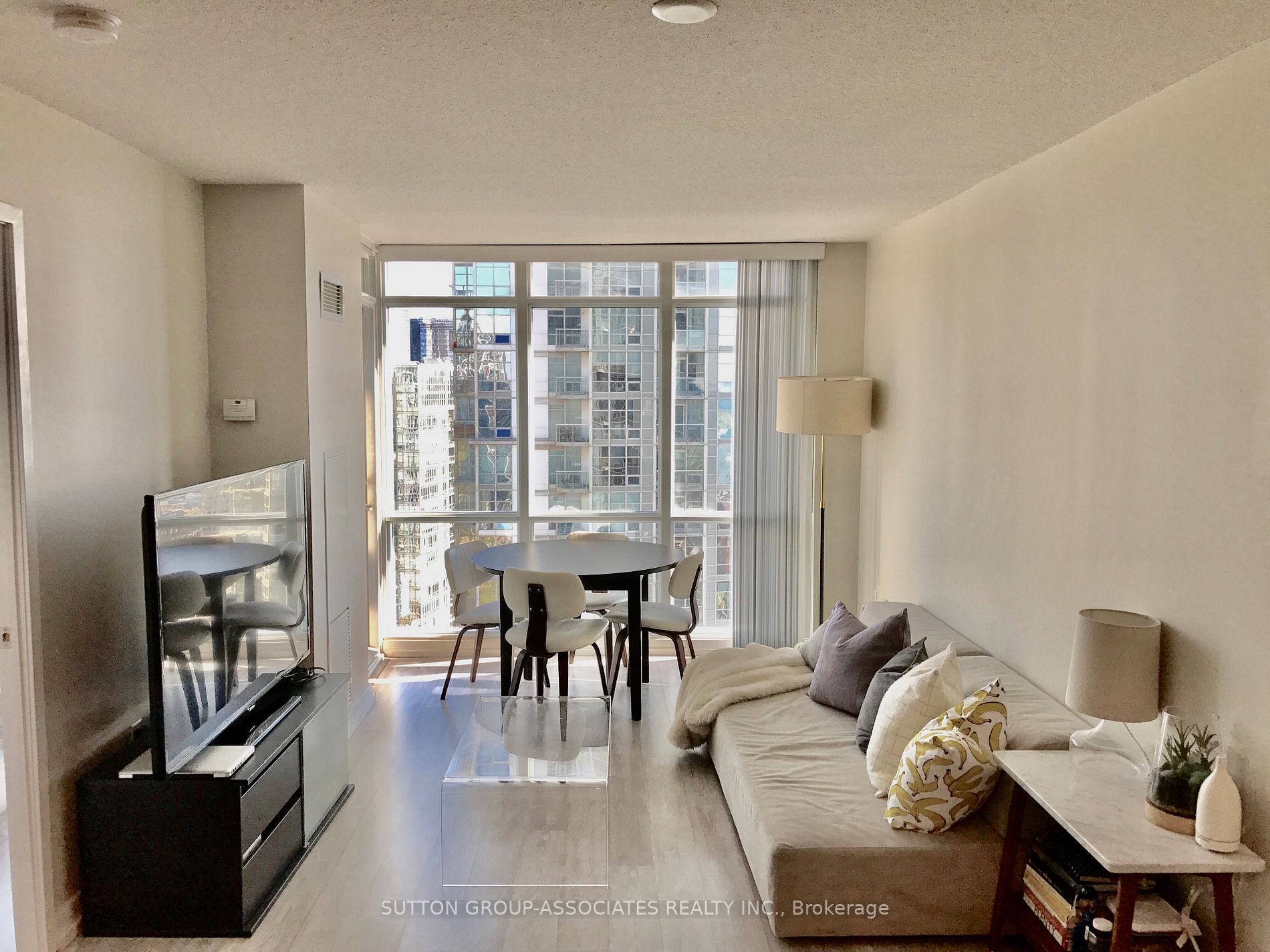 Listing C6029228 - Large Photo # 3