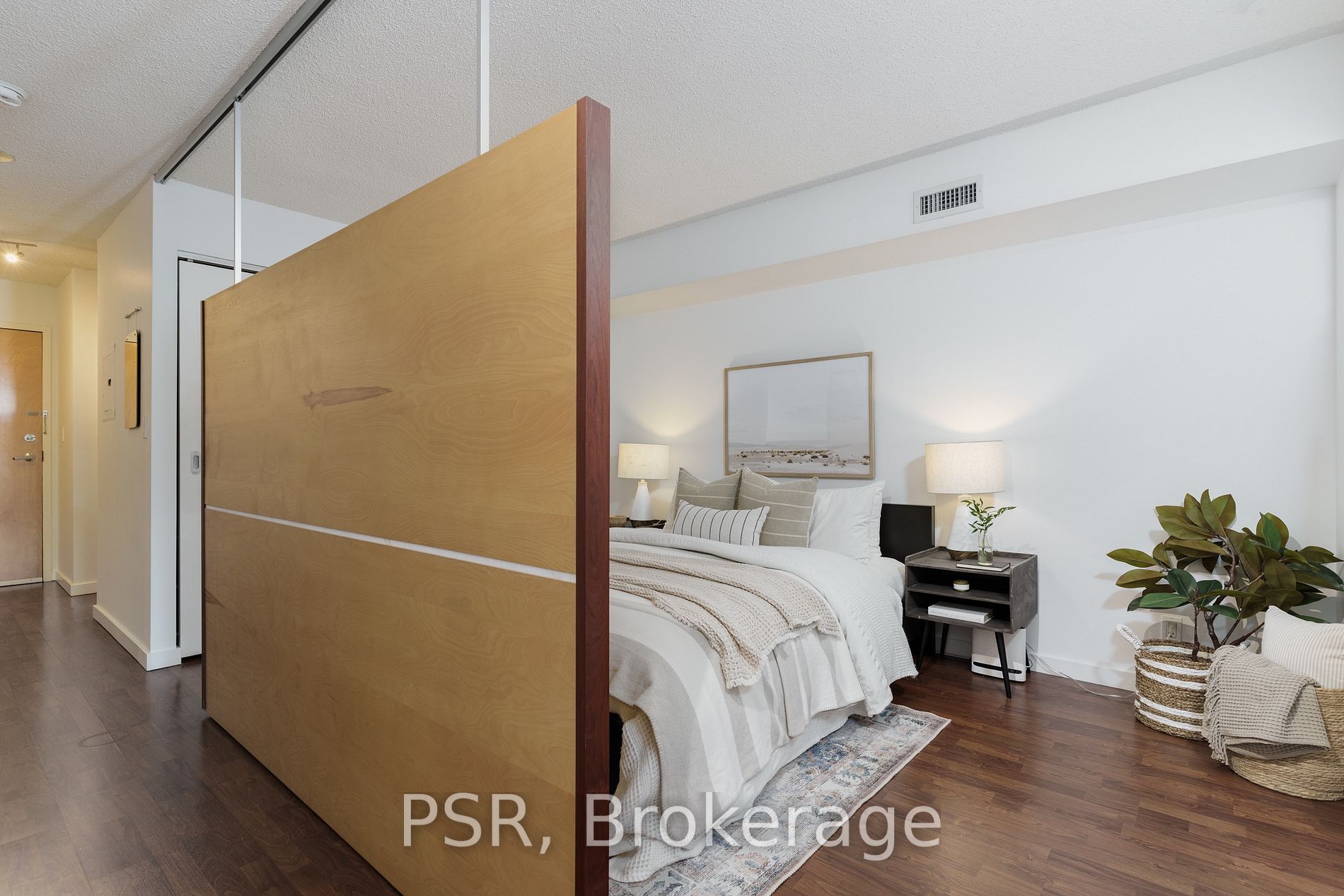 388 Richmond St W, #417