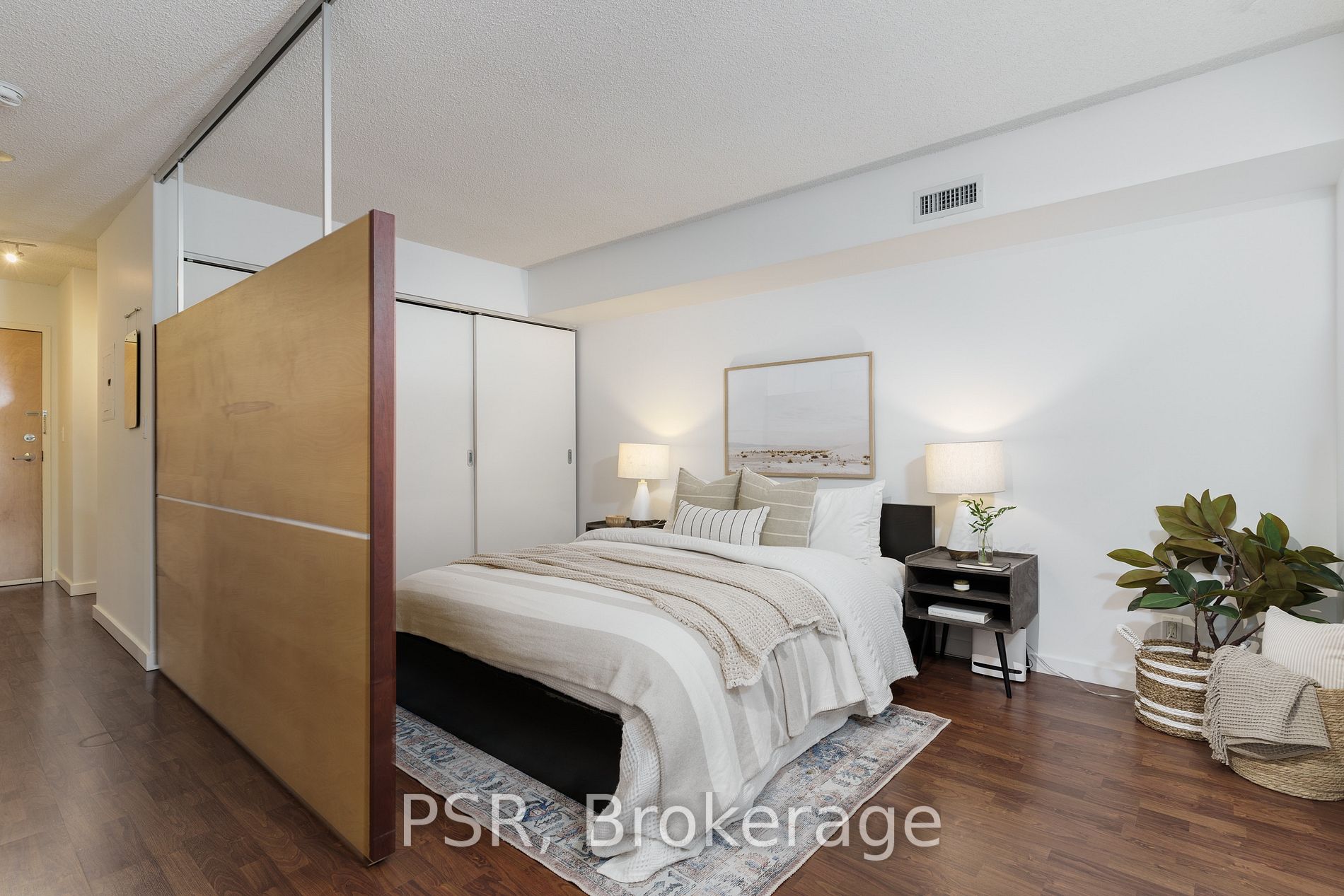 388 Richmond St W, #417