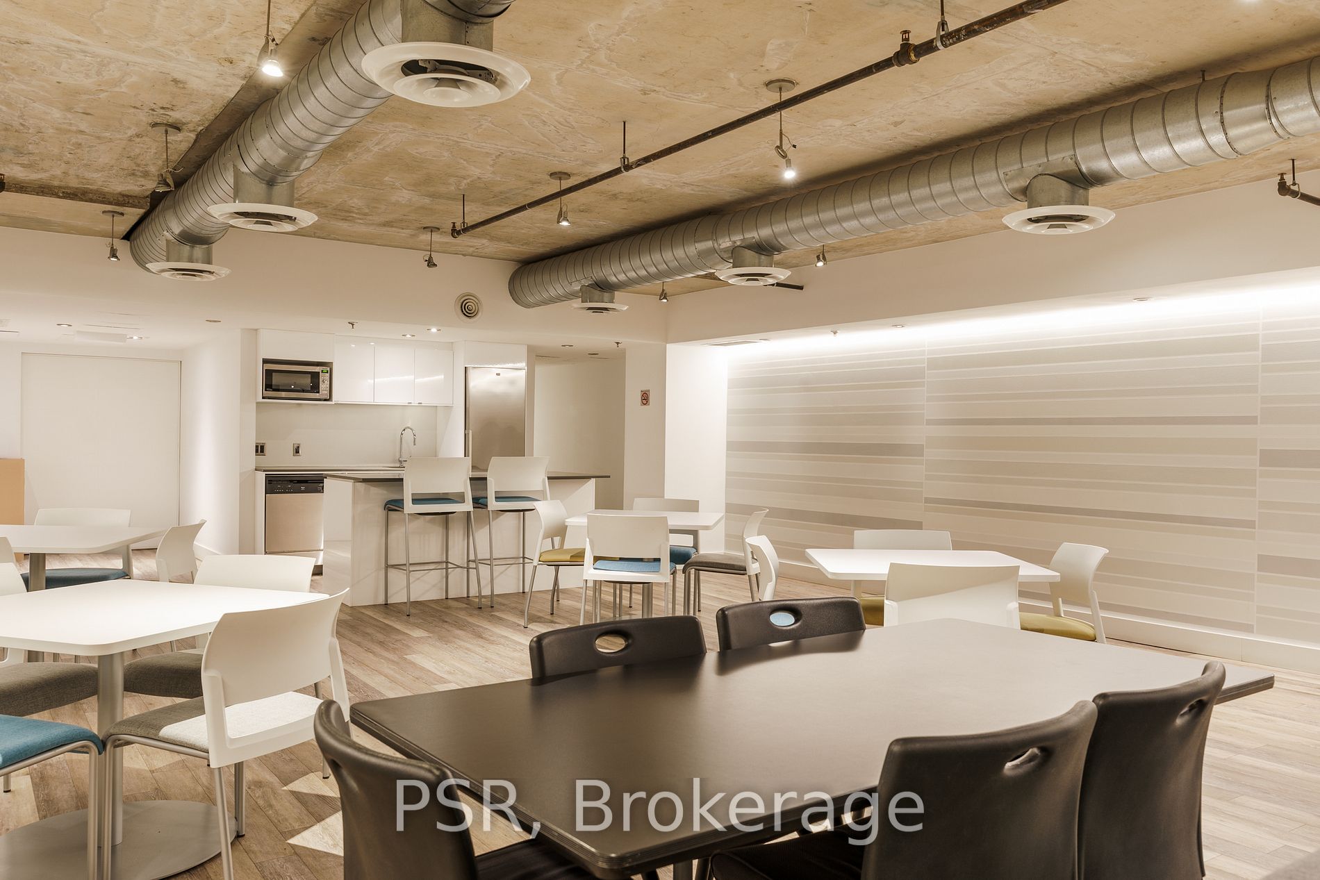 388 Richmond St W, #417