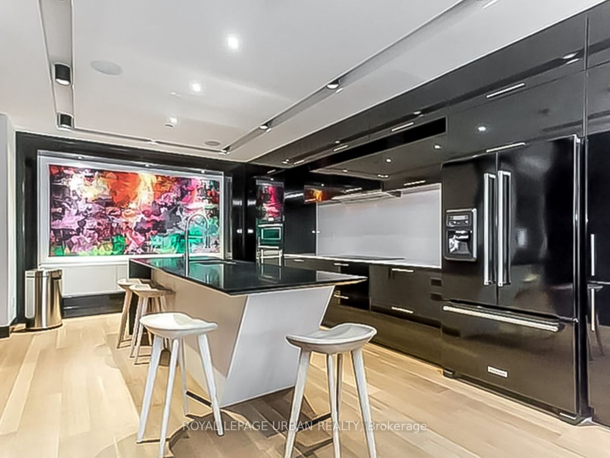 30 Roehampton Avenue, #904