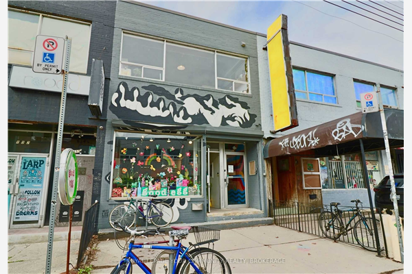 156 Augusta Ave, Toronto