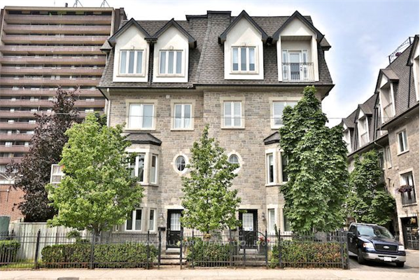 8B Spadina Rd, Toronto