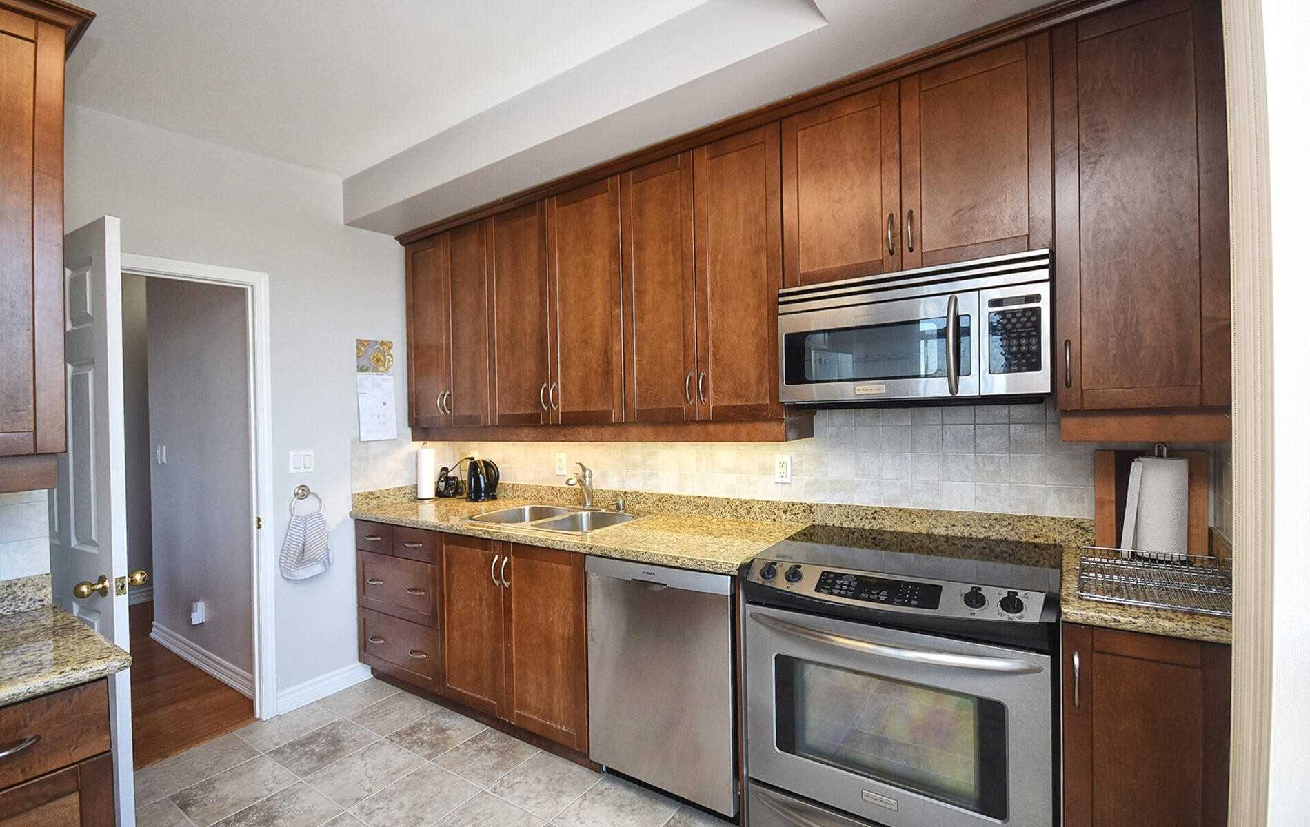 4200 Bathurst St, #705