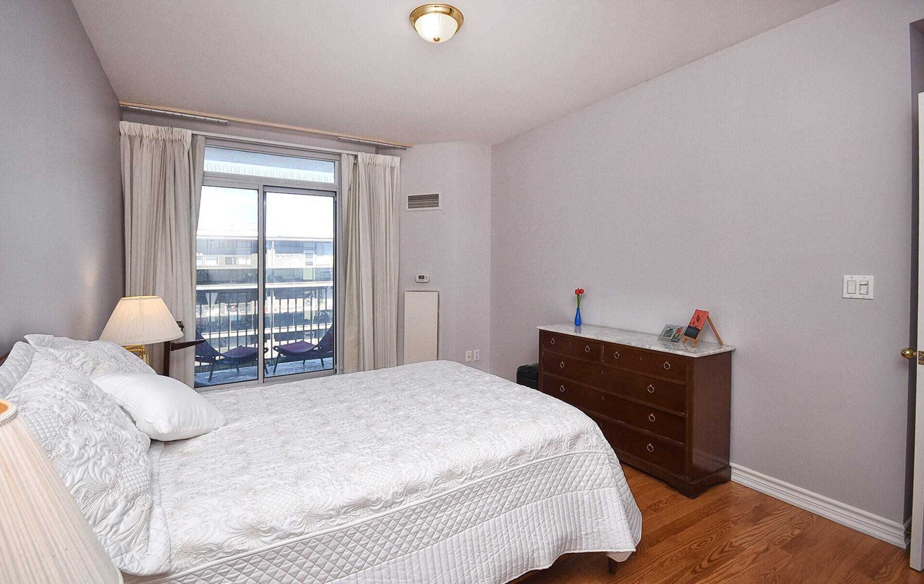 4200 Bathurst St, #705
