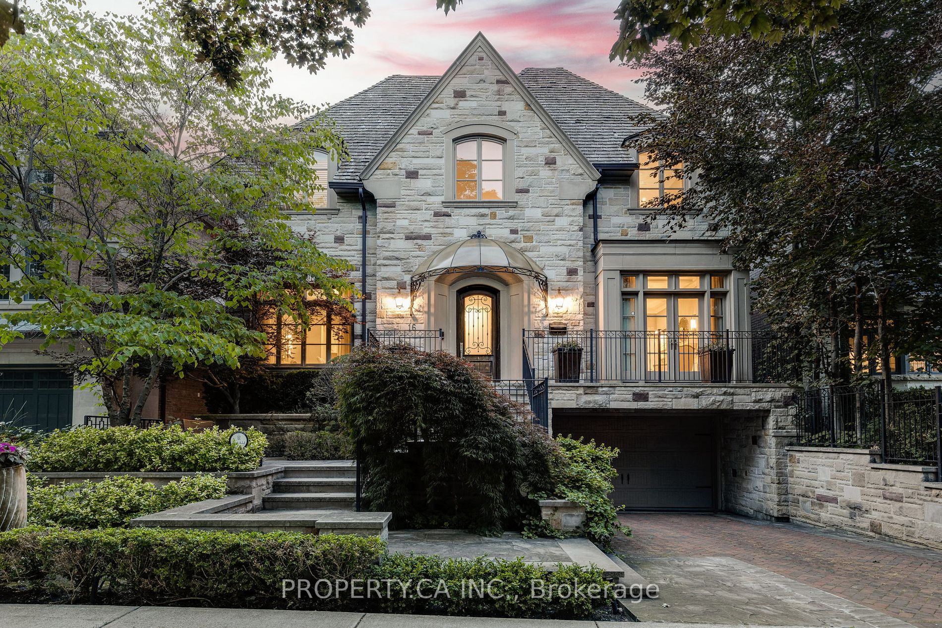 16 Delavan Ave