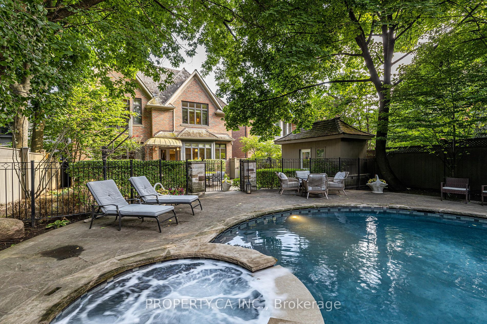 16 Delavan Ave