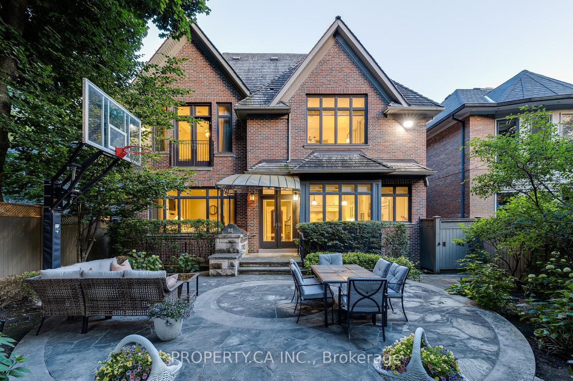 16 Delavan Ave