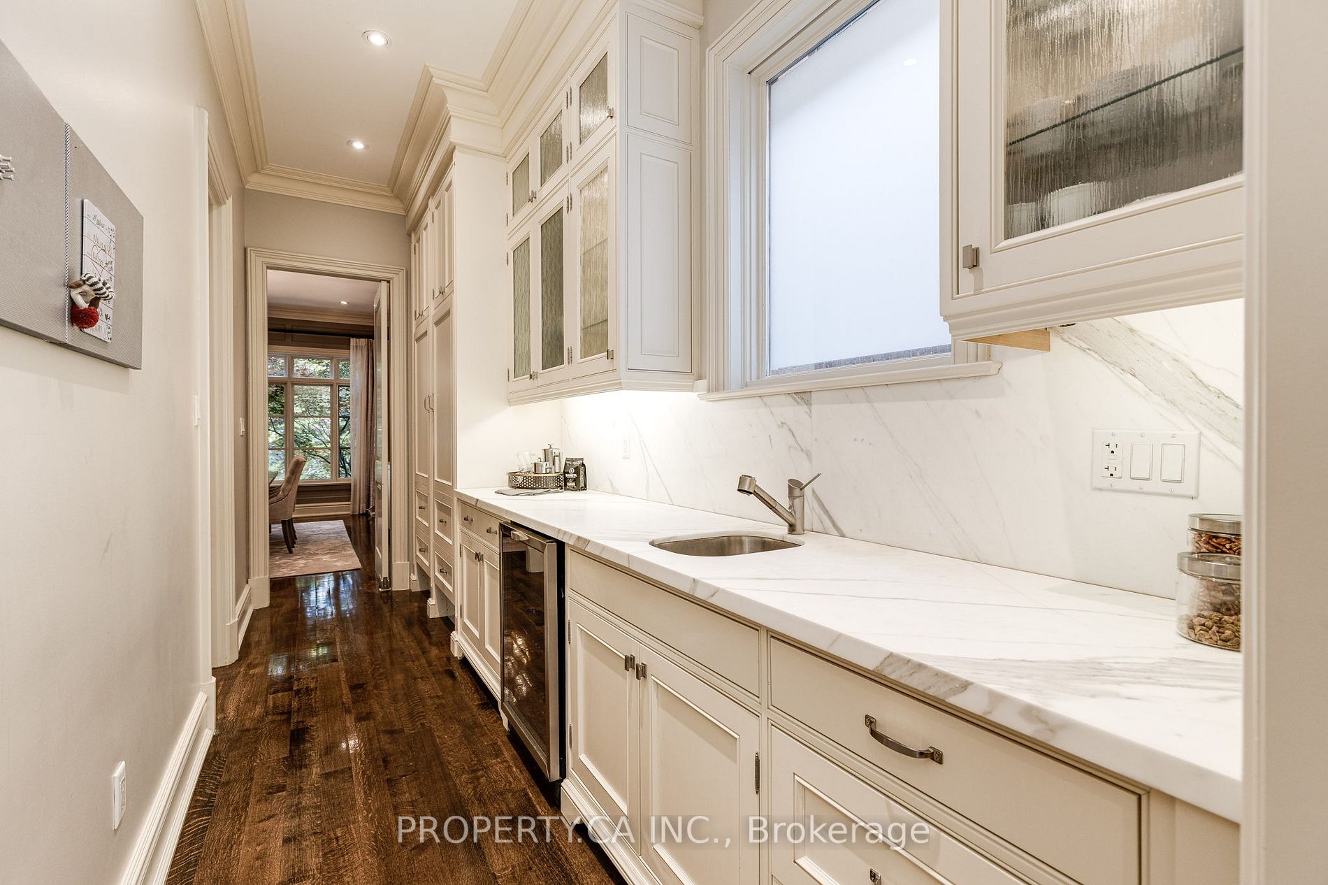 16 Delavan Ave