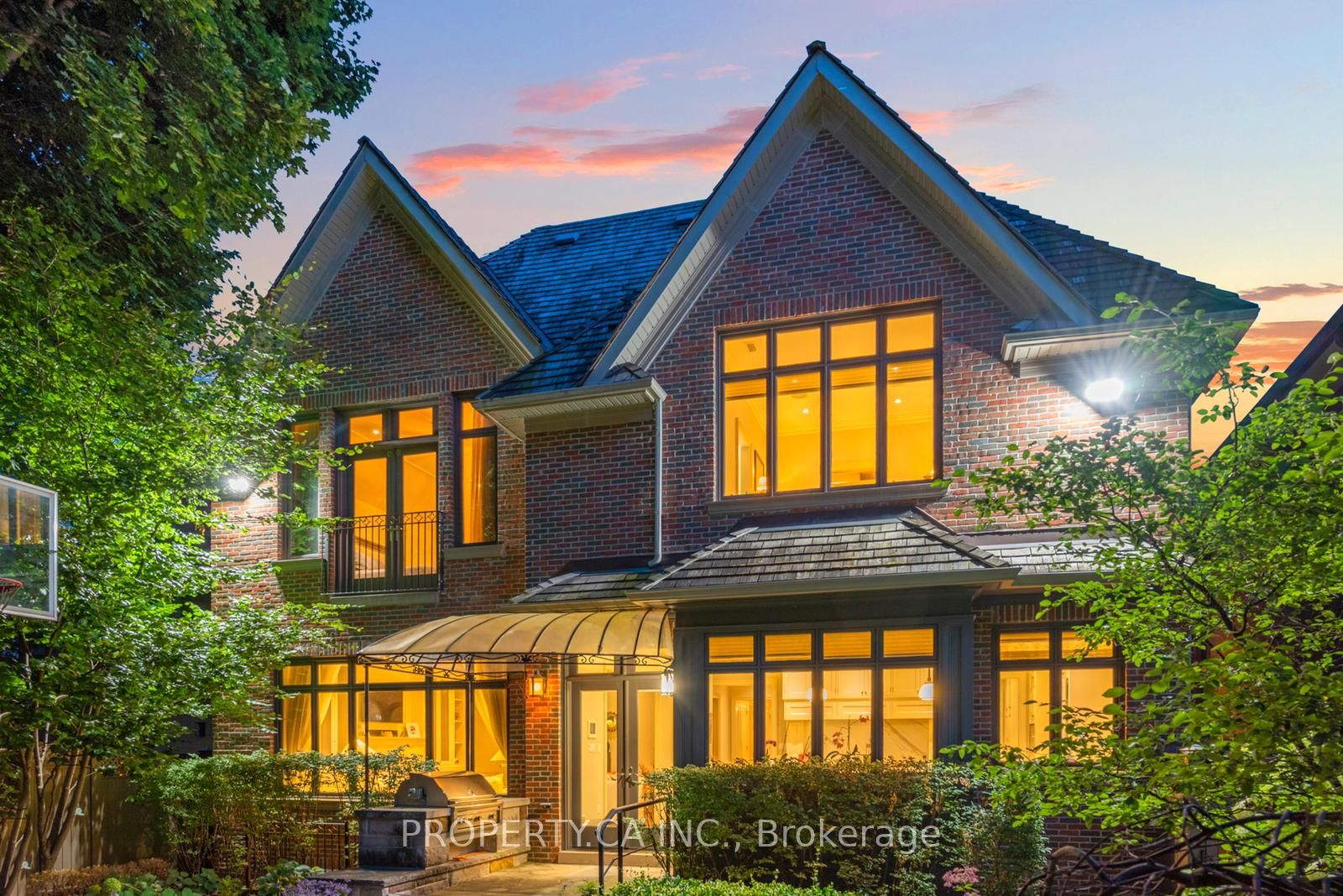 16 Delavan Ave