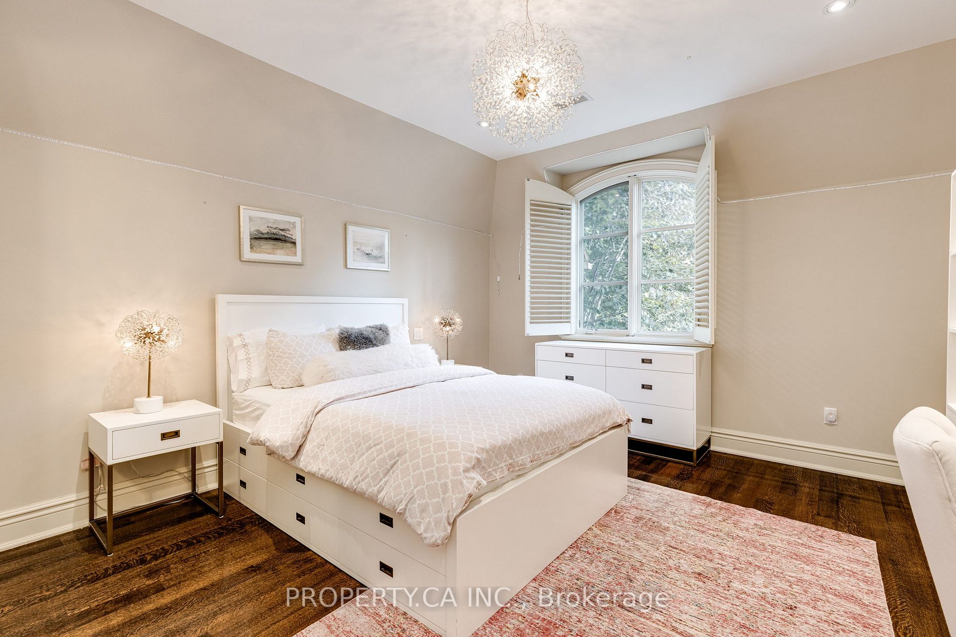 16 Delavan Ave
