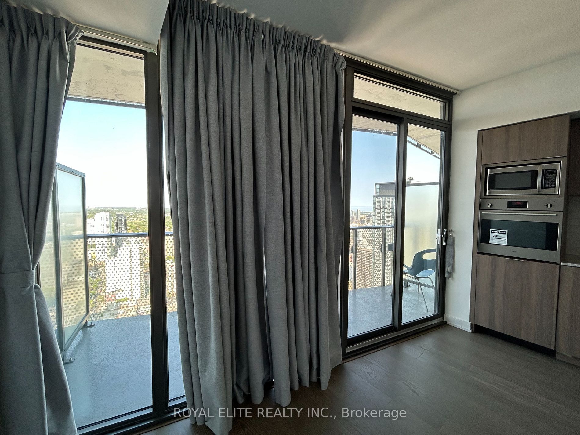 11 Wellesley St W, #4912