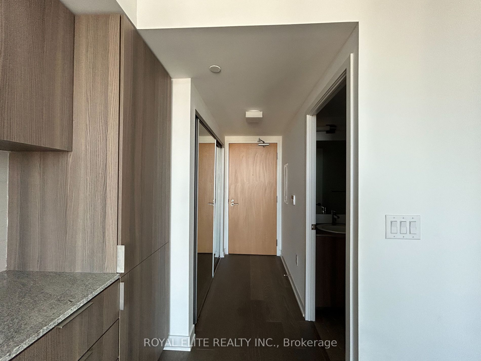 11 Wellesley St W, #4912