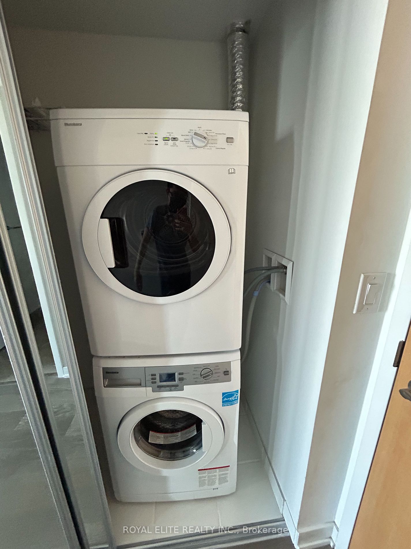 11 Wellesley St W, #4912