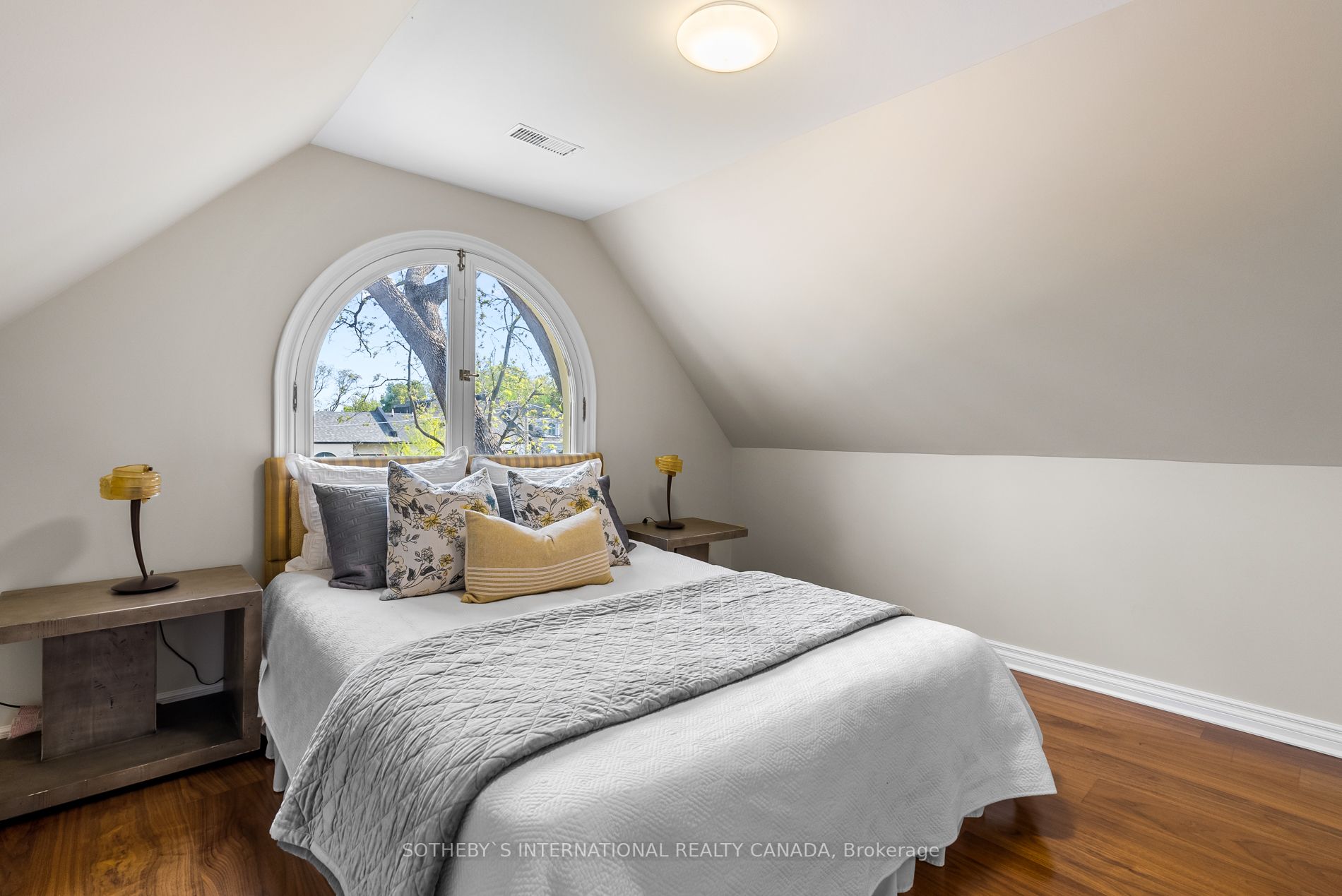16 Clarendon Avenue