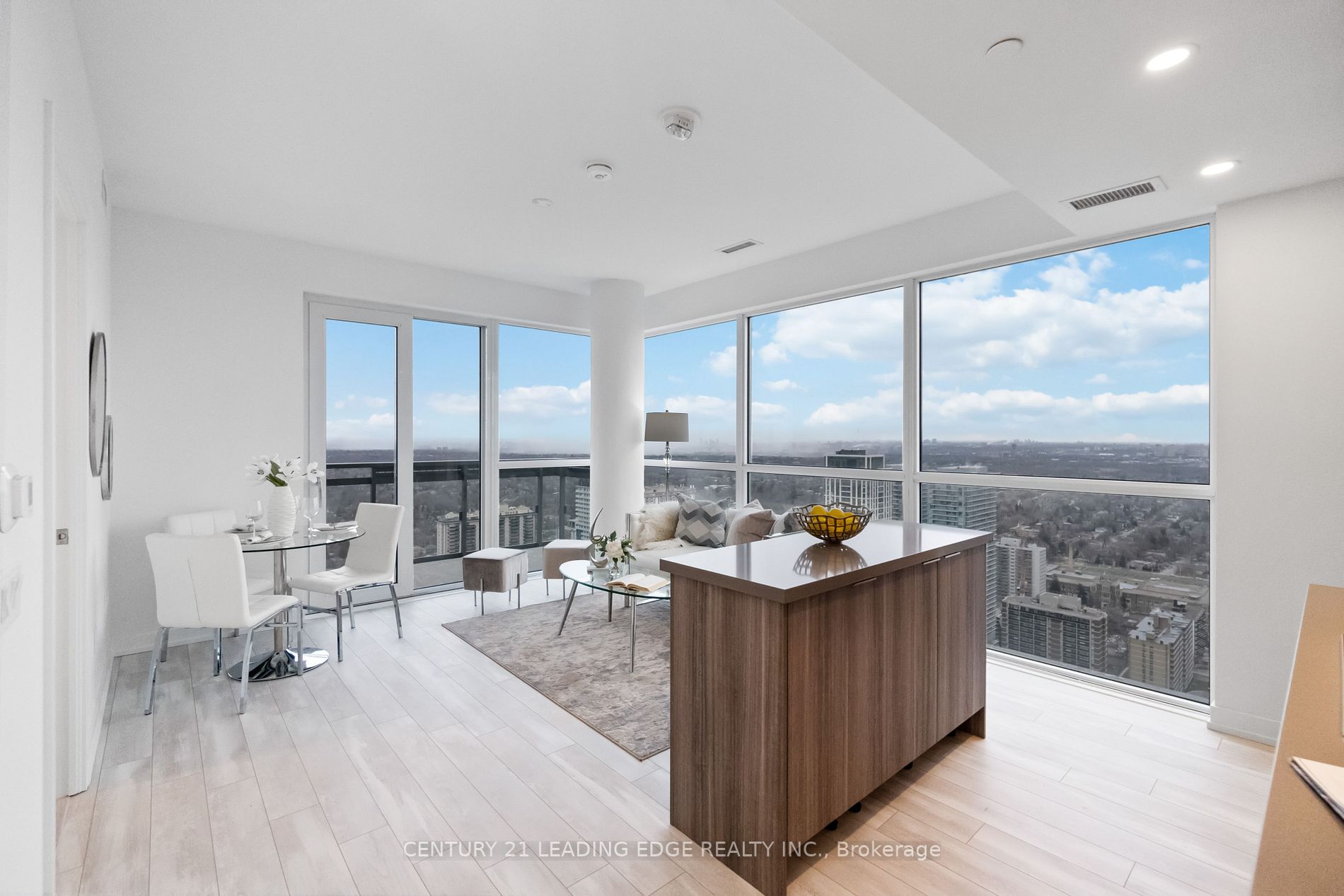 39 Roehampton Ave, #4109